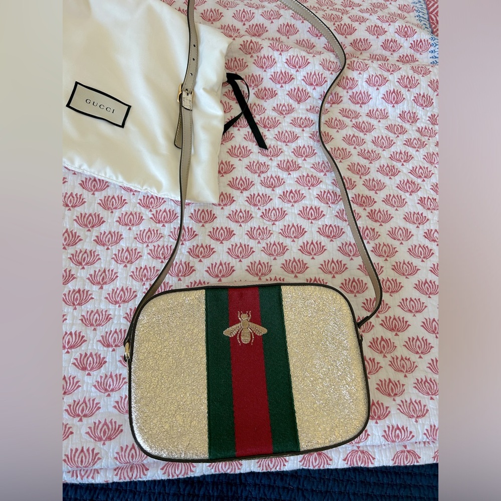 GUCCI Webby Bee Purse (Gold)